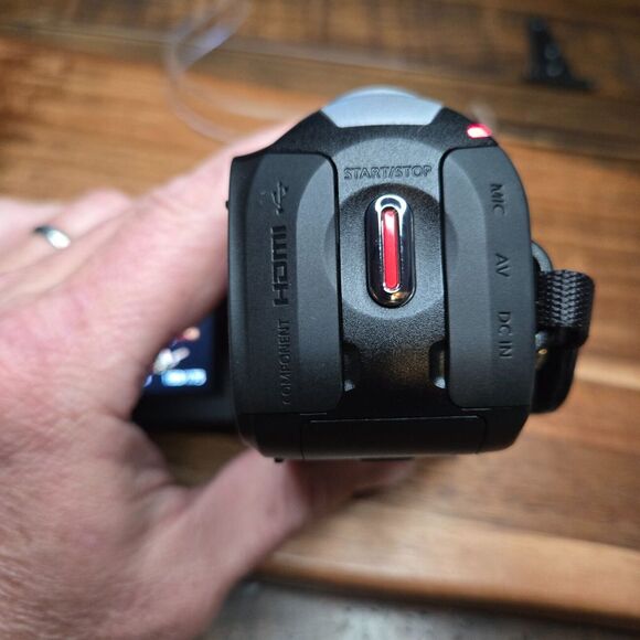 Canon Vixia HF R11 32 GB Camcorder TESTED WORKING 20x Zoom 3.0-60.0 mm Black C1 - Picture 8 of 16